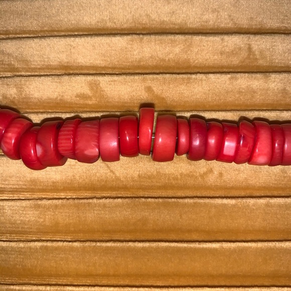 ✨2/$20✨CORAL BEADS - Picture 2 of 2
